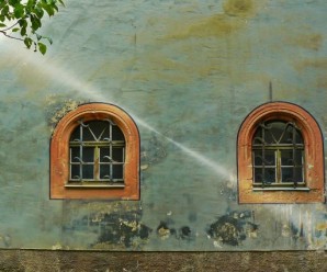 Co dělat, když fasáda na vašem domě ztrácí barvu i odolnost?